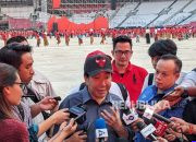 Seniman dan politisi senior Guruh Soekarnoputra yang berpulang pada usia 73 tahun.
