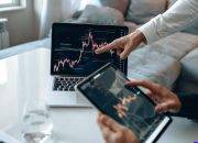 Pergerakan harga saham di Bursa Efek Indonesia setelah pencatatan resmi penawaran umum perdana.