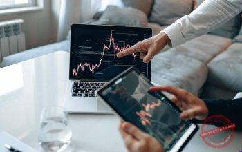 Pergerakan harga saham di Bursa Efek Indonesia setelah pencatatan resmi penawaran umum perdana.