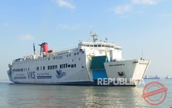 Pengangkatan KMP Virgo — Kapal motor penyeberangan KMP Virgo Transport 8 yang karam di perairan Laut Jawa.