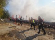 Kebakaran Lahan Penghijauan di Tol KM 442 Bawen, Regu Siaga Bhayangkara Polres Semarang dikerahkan