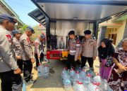 Brimob Polda Jateng Serentak Salurkan Air Bersih bagi Warga Terdampak Kekeringan di Berbagai Wilayah Jawa Tengah