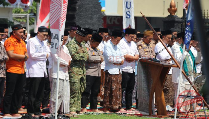 Harap Hujan Segera Turun, Kapolres Kudus Ikuti Shalat Istisqa Bersama Ratusan Warga