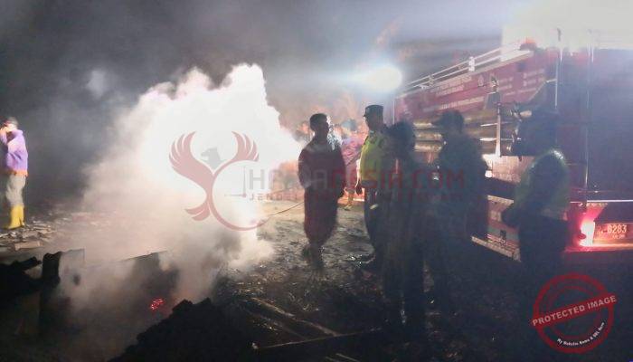 Polsek Kawunganten Gerak Cepat Tangani Kebakaran Tempat Penyulingan Kayu Putih