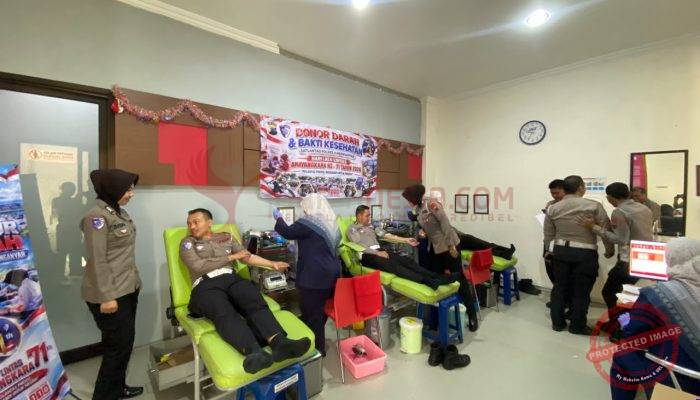 Sambut Hari Lalu Lintas ke-71, Polisi Lalu Lintas Karanganyar Donorkan Darah untuk Sesama