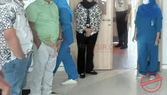 Anggota Komisi III DPR RI Yulius Setiarto Jenguk Muhammad Faqih di RS Jantung Harapan Kita