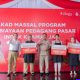 Wakil Gubernur DKI Jakarta Rano Karno menyaksikan akad kredit massal Bank Jakarta bersama 100 pedagang Pasar Induk Kramat Jati
