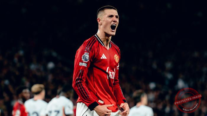 Benjamin Sesko, penyerang Manchester United berusia 23 tahun, dikaitkan dengan ketertarikan Bayern München