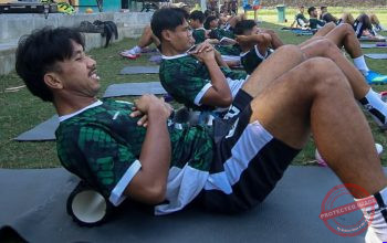 Skuad PSS Sleman menjalani latihan intensif di Lapangan Pakembinangun.