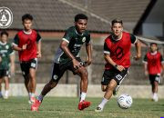 Pelatih kepala PSS Sleman Pieter Huistra dalam kompetisi BRI Super League.