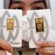 Harga Emas Antam Hari Ini 14 Oktober 2026 Stagnan — Ilustrasi emas batangan Antam dengan harga stagnan Rp 2.574.000 per gram dan buyback Rp 2.383.000