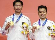 PBSI Beri Bonus Rp4 — Pengurus PBSI menyerahkan bonus kepada atlet bulu tangkis peraih medali Asian Games 2026 di Pelatnas Cipayung