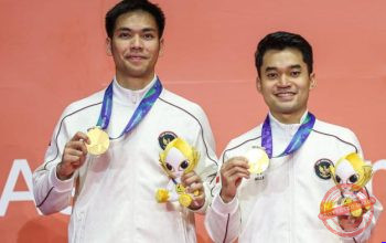 PBSI Beri Bonus Rp4 — Pengurus PBSI menyerahkan bonus kepada atlet bulu tangkis peraih medali Asian Games 2026 di Pelatnas Cipayung