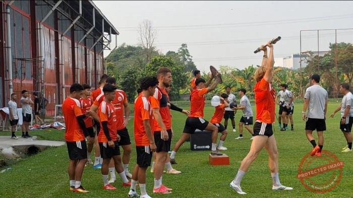 Jadwal Liga 1 Hari Ini: Persija vs Arema — Persija Jakarta menjamu Arema FC di Stadion Patriot Candrabhaga, Bekasi, pada pekan keenam Liga 1