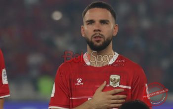 Media Vietnam Soroti Calvin Verdonk Main di Liga Champions — Calvin Verdonk saat bermain di Liga Champions untuk LOSC Lille melawan Arsenal