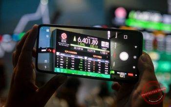 Proyeksi IHSG Kamis 15 Oktober: Investor Pantau Data Ekonomi AS — Layar digital menampilkan pergerakan indeks harga saham gabungan di bursa efek
