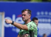 Kabar Baik Persib vs Persik: Beckham Putra Siap Main — Pelatih Persib Igor Tolic memantau latihan pemain jelang laga melawan Persik Kediri di Stadion Si Jalak Harupat