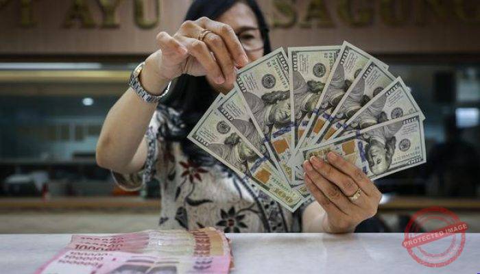 Faktor Rupiah Tertekan hingga 18.000 per Dolar AS