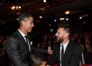 Pesan Ronaldo untuk Messi usai Pensiun dari Timnas Argentina — Cristiano Ronaldo dan Lionel Messi dalam momen penghormatan usai Messi pensiun dari Timnas Argentina