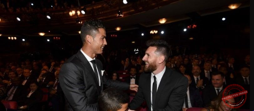 Pesan Ronaldo untuk Messi usai Pensiun dari Timnas Argentina — Cristiano Ronaldo dan Lionel Messi dalam momen penghormatan usai Messi pensiun dari Timnas Argentina