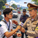 DIDUGA RAZIA TANPA IDENTITAS JELAS, OKNUM POLISI DI PASAR MINGGU DISOROT: HP WARTAWAN DISEBUT DIRAMPAS