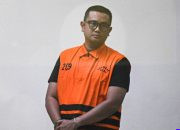 KPK OTT Bupati Klaten Hamenang Wajar Ismoyo — Bupati Klaten Hamenang Wajar Ismoyo terjaring OTT KPK, uang tunai Rp 1,9 miliar diamankan dalam tong biru