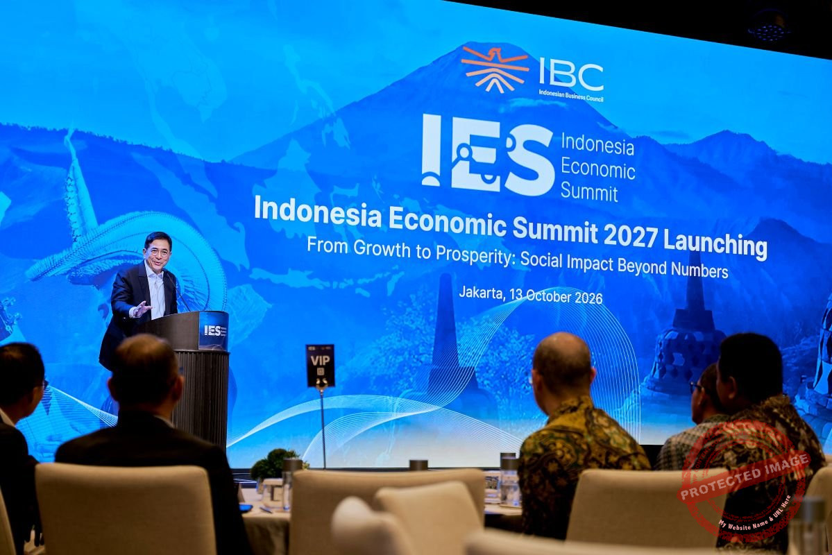 Logo Indonesia Economic Summit 2027 dengan latar biru dan teks IES 2027 Fokus Dampak Sosial Pertumbuhan Ekonomi
