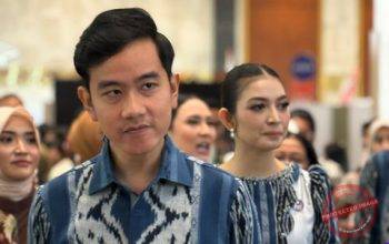 Gibran hormati putusan MK soal syarat calon presiden — Wakil Presiden Gibran Rakabuming Raka memberikan keterangan pers usai menghadiri Inacraft di JCC Senayan