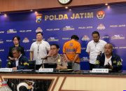 Rekonstruksi Kasus Mutilasi Madiun: Dwi Bagus Terinspirasi Film dan Minta Maaf — Tersangka Dwi Bagus Martono saat rekonstruksi kasus mutilasi di Madiun