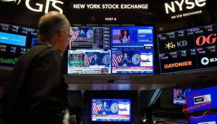 Wall Street Beragam, Nasdaq Turun Jelang Laba Bank & Data Ekonomi