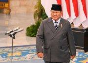 Survei Kinerja Prabowo Tinggi atau Rendah — Ilustrasi grafik hasil survei elektabilitas Prabowo Subianto dari SMRC dan PPI yang saling bertolak belakang