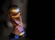 Netflix Amankan Hak Siar Piala Dunia 2030 di Spanyol — Logo Netflix dengan latar belakang grafis sepak bola Piala Dunia 2030