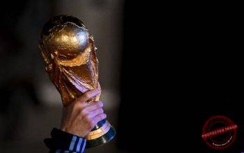 Netflix Amankan Hak Siar Piala Dunia 2030 di Spanyol — Logo Netflix dengan latar belakang grafis sepak bola Piala Dunia 2030