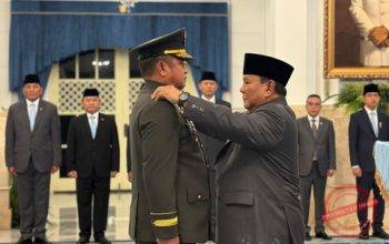 Prabowo Lantik Wakil Panglima — Presiden Prabowo Subianto memimpin upacara pelantikan pejabat di Istana Negara, Jakarta