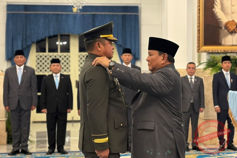 Prabowo Lantik Wakil Panglima — Presiden Prabowo Subianto memimpin upacara pelantikan pejabat di Istana Negara, Jakarta
