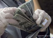 Rupiah Melemah — Ilustrasi pelemahan rupiah dan arus modal asing keluar dari pasar saham Indonesia senilai Rp 97 triliun