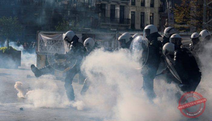 Demo Biaya Hidup Tinggi di Belgia Ricuh, Polisi Tembakkan Gas Air Mata
